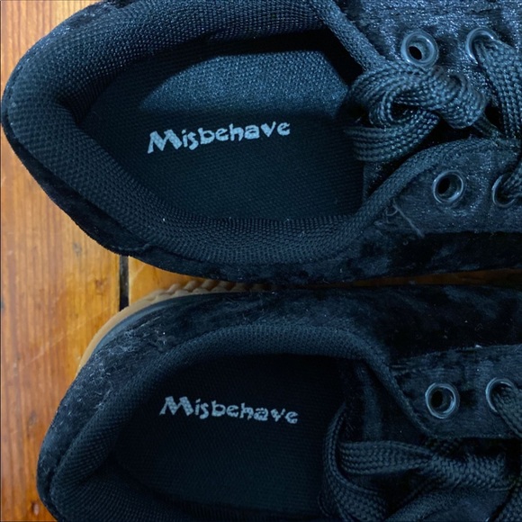 Shoes - Picture 6 of 8